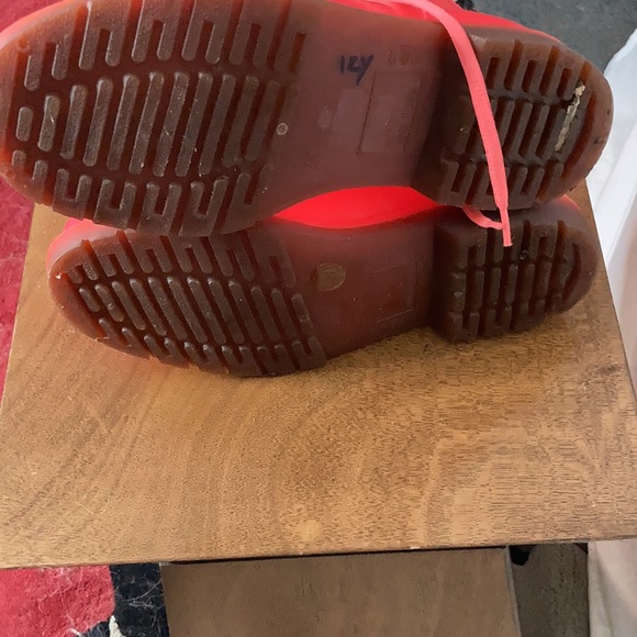 Neon Dr. Martin lookalikes - Picture 5 of 5